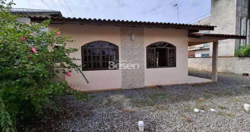CASA DE ALVENARIA COM TERRENO ESPAÇOSO, BEM LOCALIZADA.