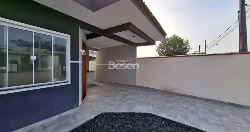 Casa bem localizada, amplo espaço  de terreno. apenas r$ 450.000,00