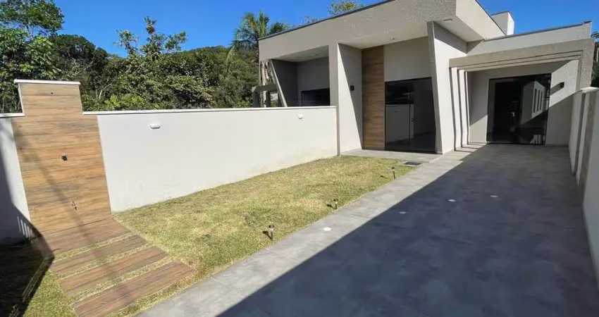 Casa por r$ 477.000,00,com 03 quartos (1 suíte), arquitetura moderna, região em desenvolvimento
