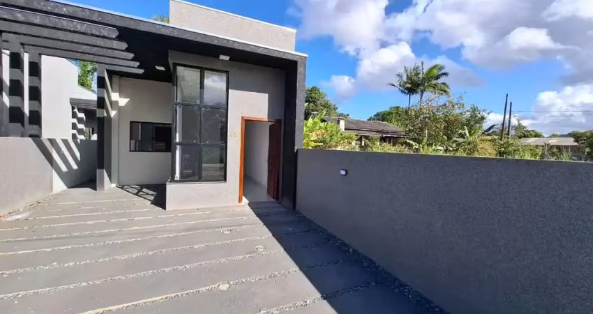 Casa nova com 03 quartos (01 suíte), bom padrão de acabamento