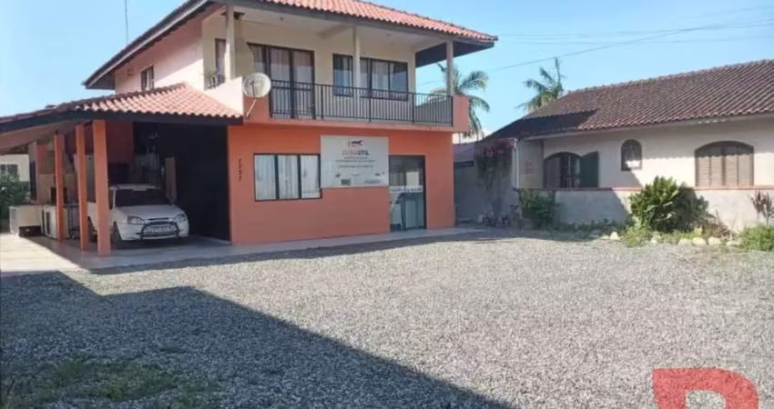 Excelente imóvel residencial e comercial localizado na av do principe no centro de itapoá/sc