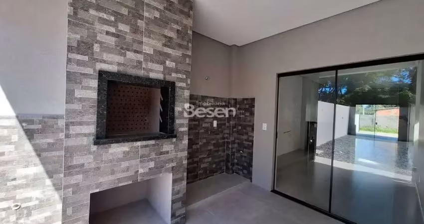 Casa nova com 03 quartos (01 suíte), amplo espaço de terreno, próximo a escola por apenas r$389.000,00.