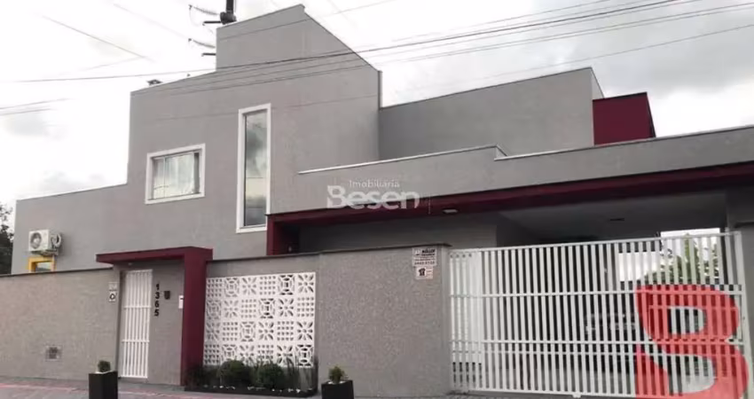 Sala comercial com sobrado residencial com área de 240,00m2, localizado na avenida zilda arns, baln. paese em itapoá sc