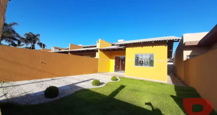 CASA NA PRAIA DE ITAPOÁ, COM  ÁREA DE CHURRASQUEIRA, APROXIMADAMENTE 800 METROS DO MAR.