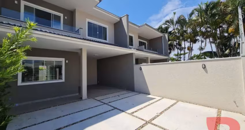 SOBRADO NA BARRA DO SAÍ A APENAS 280,00M DO MAR, 03 QUARTOS (01 SUÍTE), COM ÁREA TOTAL DE 161,00M2