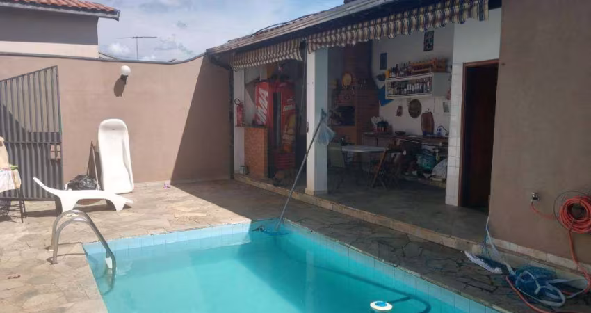 Casa com 3 dormitórios à venda, 200 m² por R$ 550.000,00 - Vila Camargo - Bauru/SP