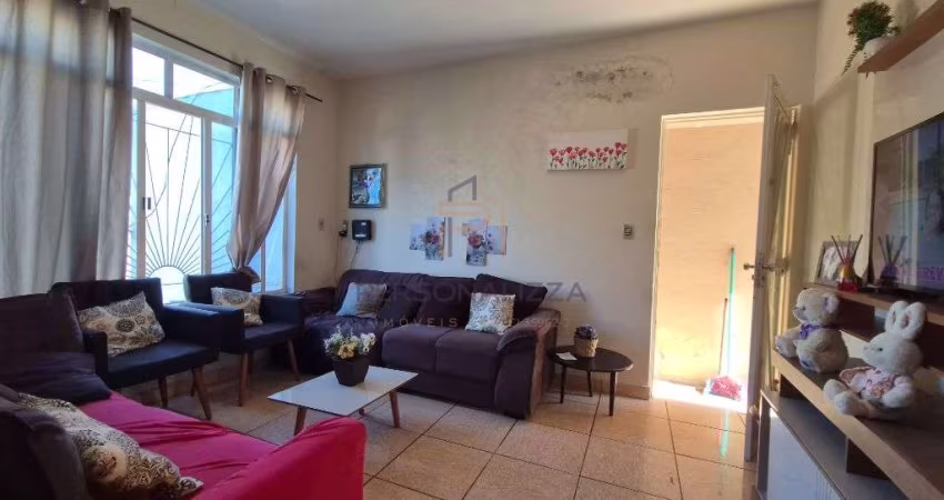 Casa para venda no Jardim Pacaembu, Jundiaí - SP com 2 casas no quintal e com documentação em ordem para financiamento bancário. Aceita Permuta