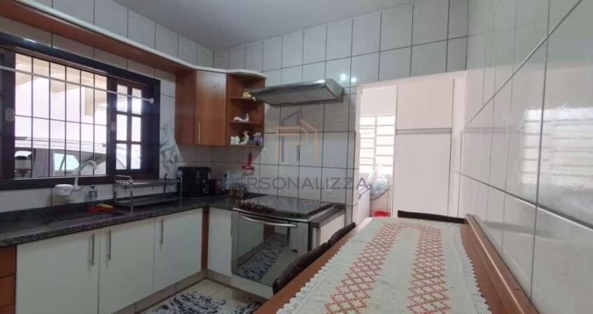 Casa residencial assobradada, em Jardim Morumbi - Jundiaí/SP. Localizada próximo a Avenida 9 de Julho e Rua do Retiro
