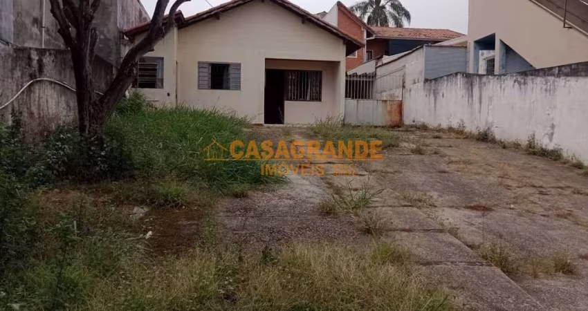 Casa + Edícula com 04 Quartos, 200m² no Jardim Satélite - SJC