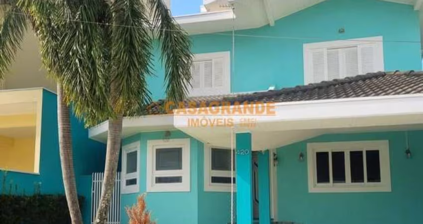Casa com 4 quartos- 245 m²- Condomínio Altos da Serra IV