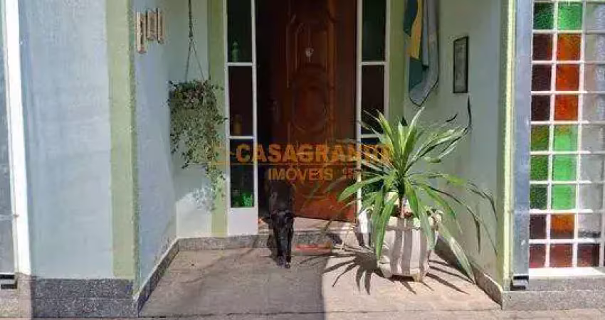 Casa com 04 quartos, Jardim das Indústrias