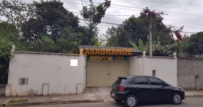 Chácara com 595 m² com casa de 3 quartos no Chácaras Pousada do Vale, SJC