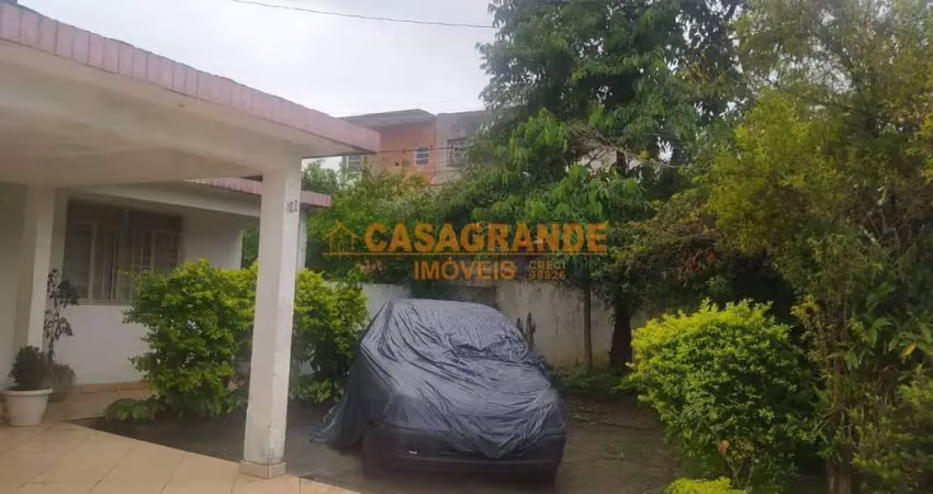 Casa com 03 quartos, 100m² no Jardim Ismênia SJC