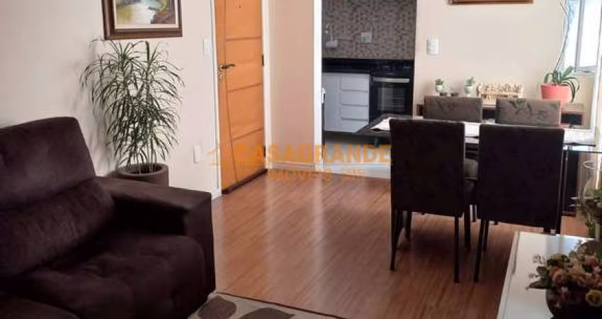 Apartamento a venda. Reformado no Monte Castelo