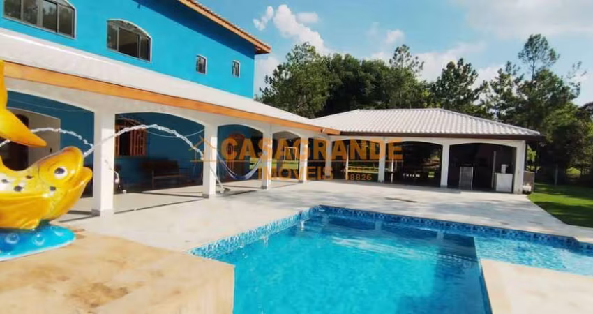 Chacara com 5.025 metros quadrados com 900 construído no Bairro Mantiqueira