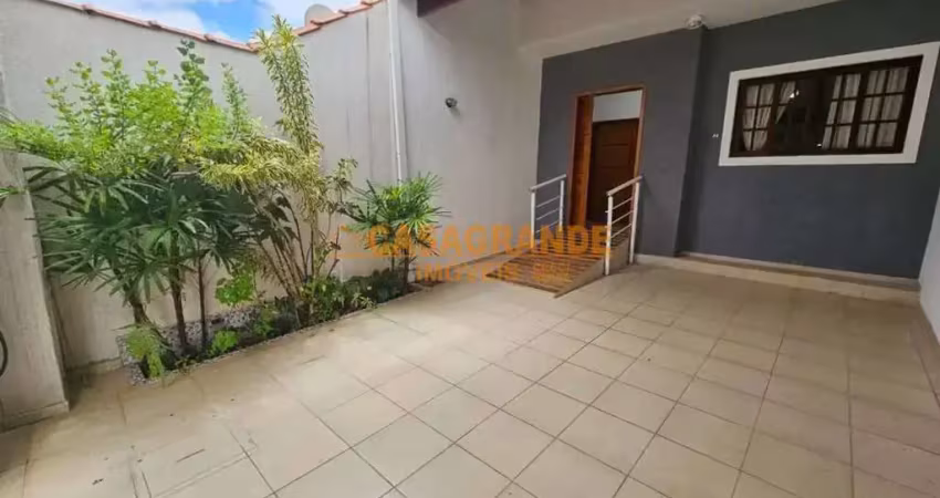Casa sobrado com 03 quartos no vista linda