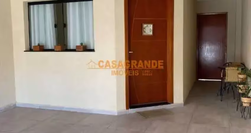 Casa com 03 quartos, 165m² no Jardim das Indústrias  SJC