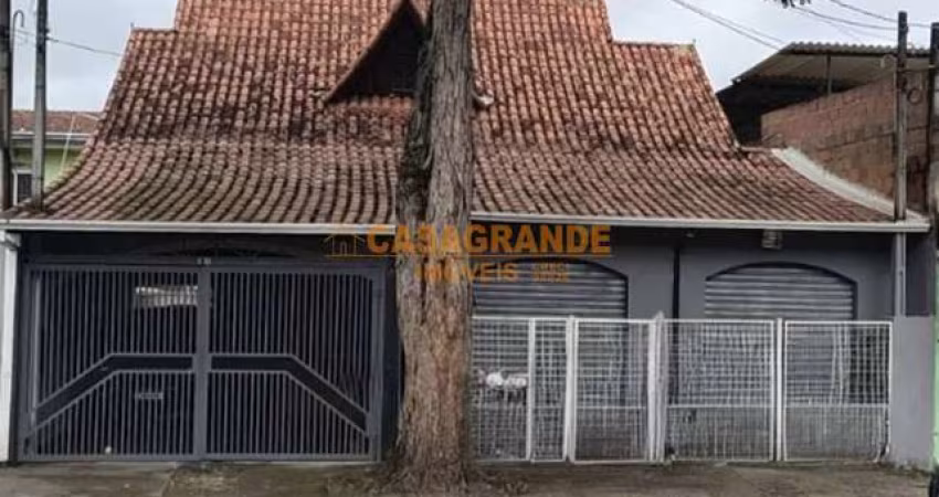 Casa com 03 quartos, com 270m² no Jardim Altos de Santana  SJC