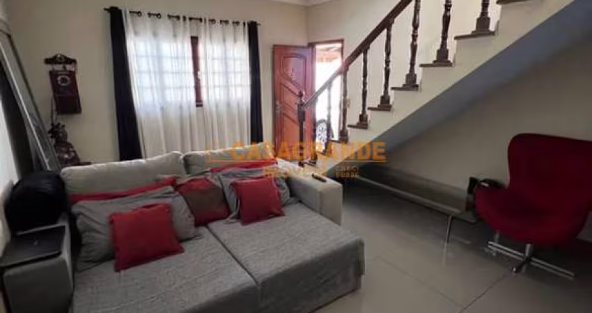 Casa Sobrado para locação com 3 quartos Bosque dos Eucalíptos