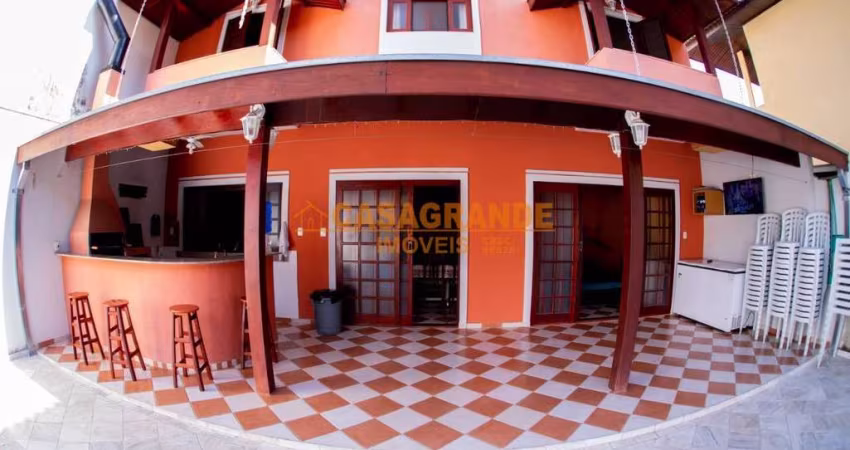 Casa/Sobrado com 03 quartos, 203m² no Loteamento Vila Branca-Jacareí SP