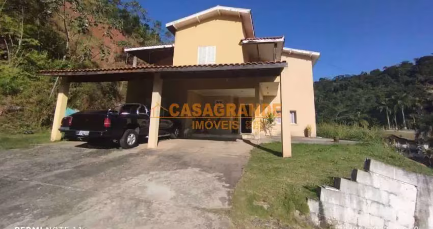 Chacara sobrado a venda com 7 quartos  em condomínio village alpino