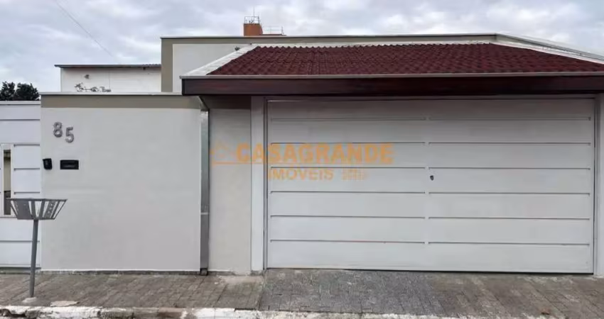 Casa à venda com 3 quartos- 250 m²- jardim das indústrias