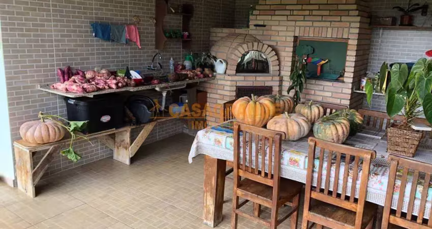 Chácara completa à venda - 6.600 m² com pomar, rio e lagoa - cond. fechado
