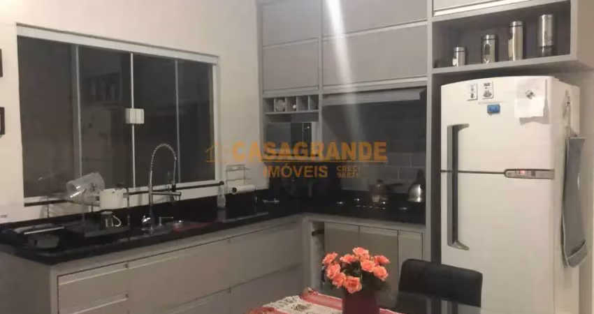 Casa à venda com 2 quartos, planejados e churrasqueira - jacareí