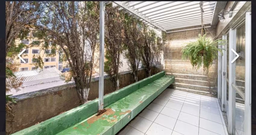 Apartamento Centro com ampla sacada de 15, metros