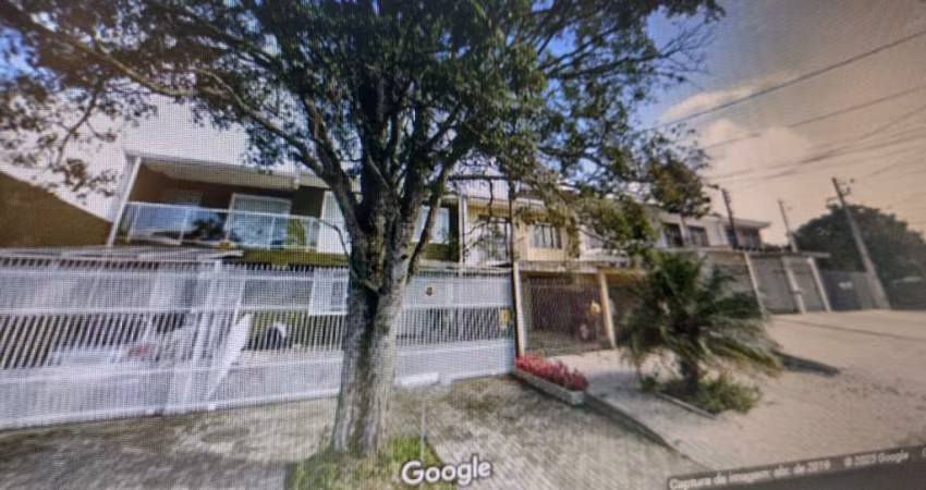 SOBRADO FRENTE PARA RUA. COM AMPLO TERRENO