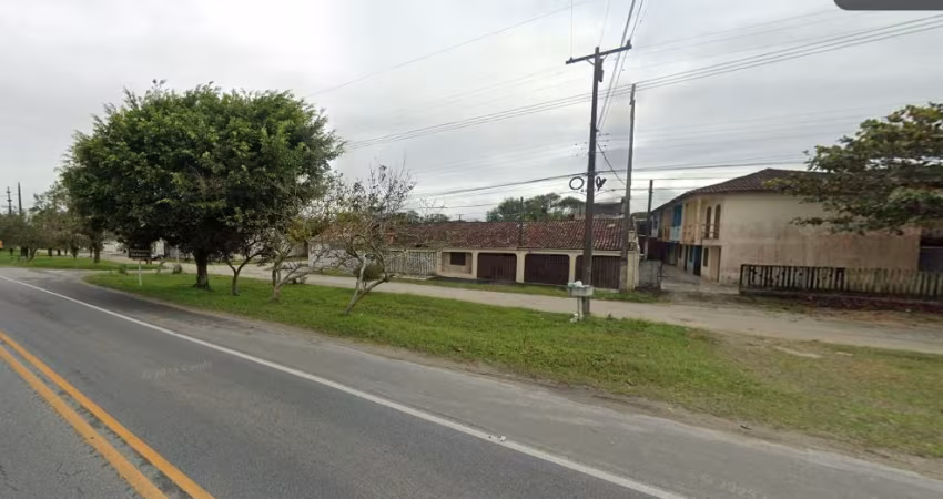 Casa na avenida Paranaguá Ipacarai
