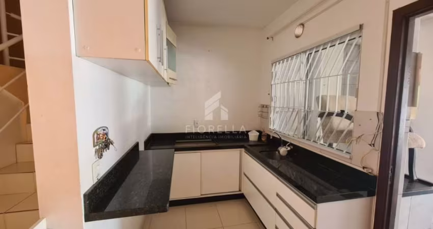 Sobrado com 2 dormitórios, bairro Forquilhas em São José/SC.