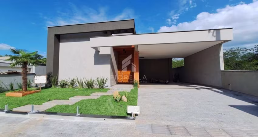 Casa de alto padrão com 01 suíte master e 02 demi-suítes no condomínio Vista da Pedra -  São José/SC