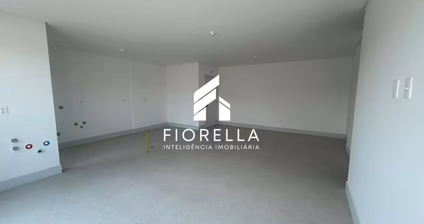 Apartamento com 03 suítes, à venda, no bairro Estreito em Florianópolis.