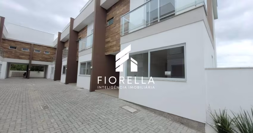 Sobrado novo à venda, com 02 suítes, 01 vaga, no bairro Nova Palhoça, Palhoça/SC.