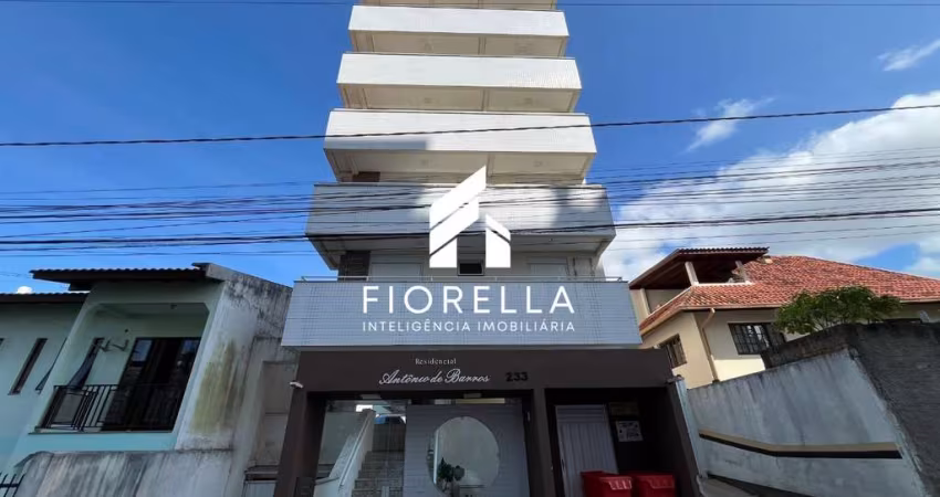 APARTAMENTO A VENDA COM 3 DORMITÓRIOS, SENDO 1 SUITE, 1 VAGA DE GARAGEM COBERTA E LIVRE EM BARREIROS, SÃO JOSÉ/SC