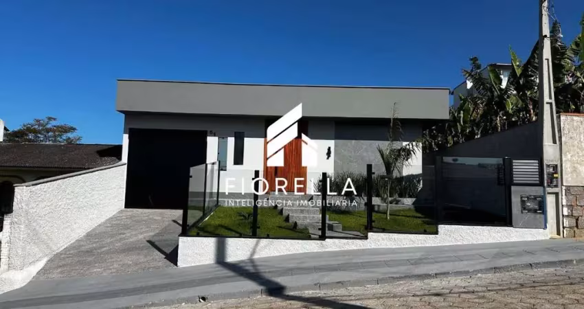 Casa de 03 dormitórios sendo 01 suíte master com garagem para 03 veículos em são josé - sc