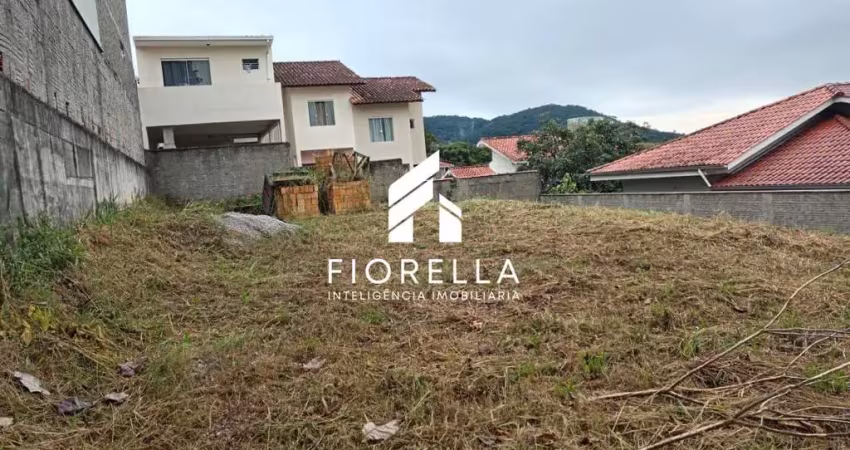 Terreno alto e murado, com 360m² no bairro real parque - são josé/sc