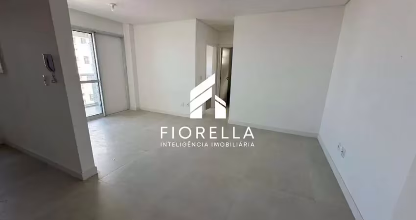 Apartamento com 02 dormitórios sendo 01 suíte e terraço no bairro kobrasol - são josé / sc