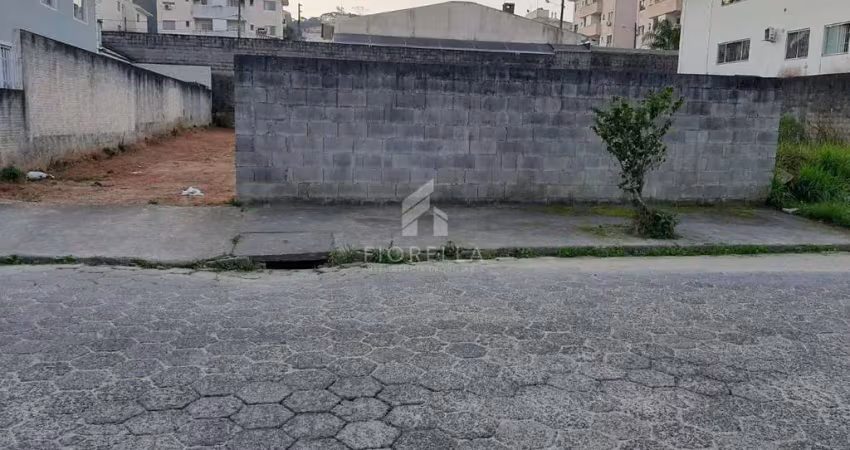 Terreno plano e murado, com 370m² no bairro areias - são josé/sc