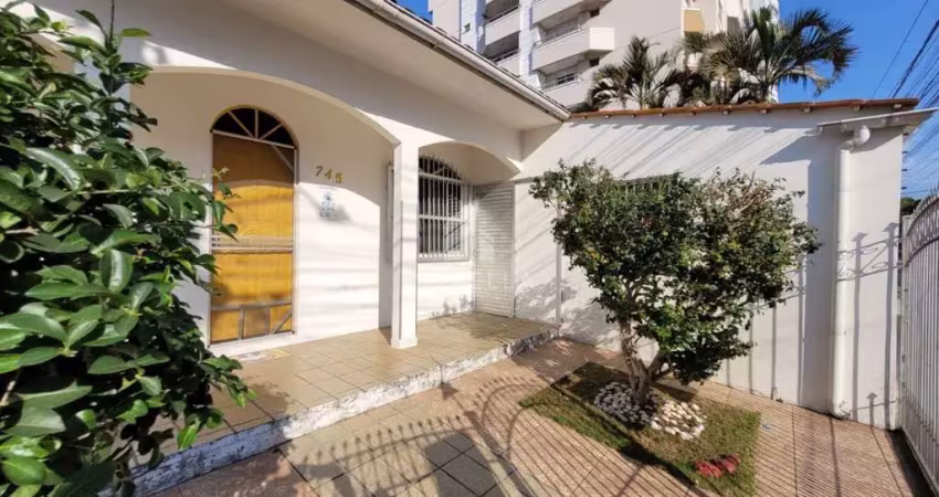 Casa térrea à venda com 03 dormitórios, sendo 01 suíte, 03 vagas, em barreiros - são josé/sc.