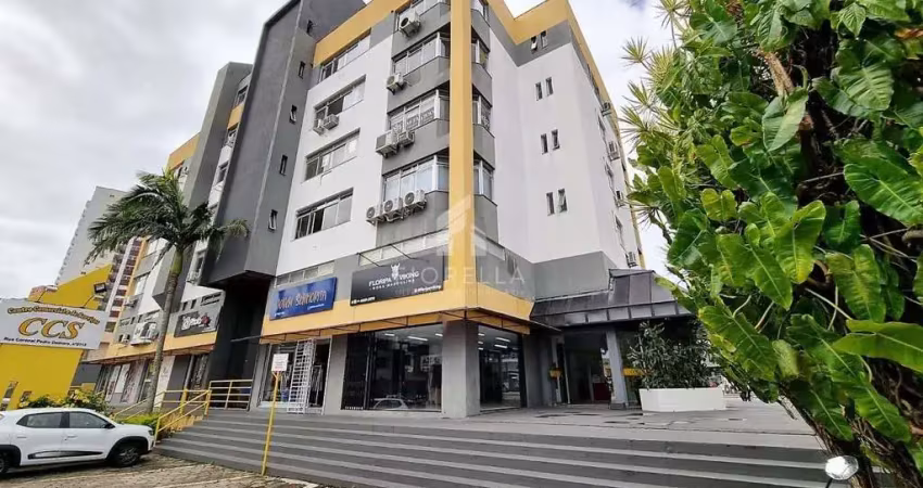 Duas salas comerciais com mezanino no bairro estreito em florianópolis.