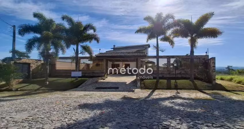 Casa com 3 dormitórios para alugar, 300 m² por r$ 9.596,67/mês - condomínio lago dourado - jacareí/sp