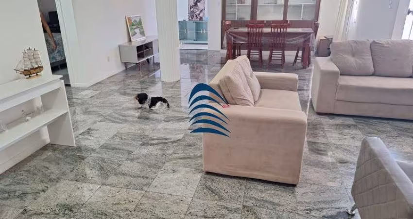 Apartamento amplo, 3/4 sendo duas suítes, porteira fechada, 170m2, 03 banheiros, térreo, armários, e a suíte master com closet, 01 vaga de garagem.