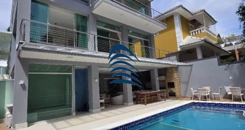 Luxuosa casa em Alphaville I, com área gourmet, piscina privativa e sauna.