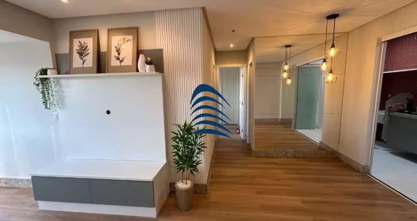 Excelente apartamento na centenario com dois quartos sendo um suíte, 63 m2, varanda integrada com fechamento em reike e tela de segurança, cozinha conta com armários e cooktop, ar condicionado em um d