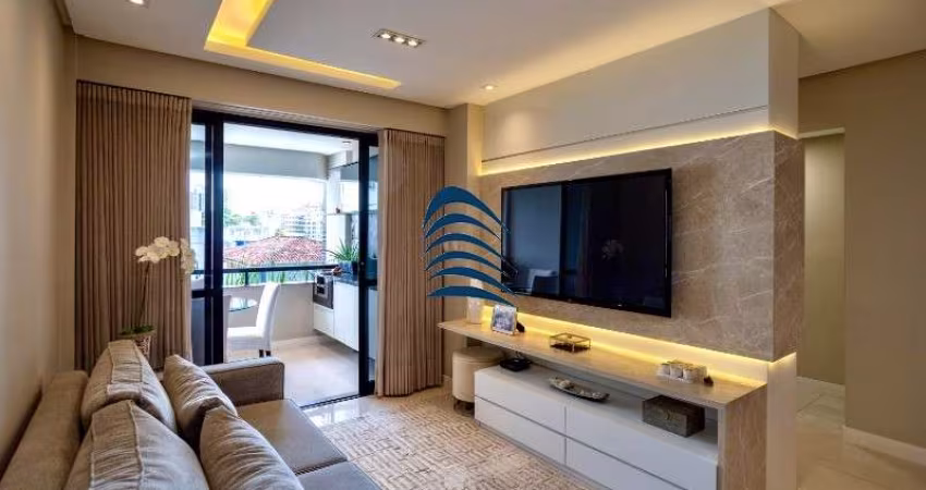 Apartamento 3/4, sendo duas suites, sala ampla, varanda gourmet com churrasqueira, banheiro social, cozinha, área de serviço e dependência completa.