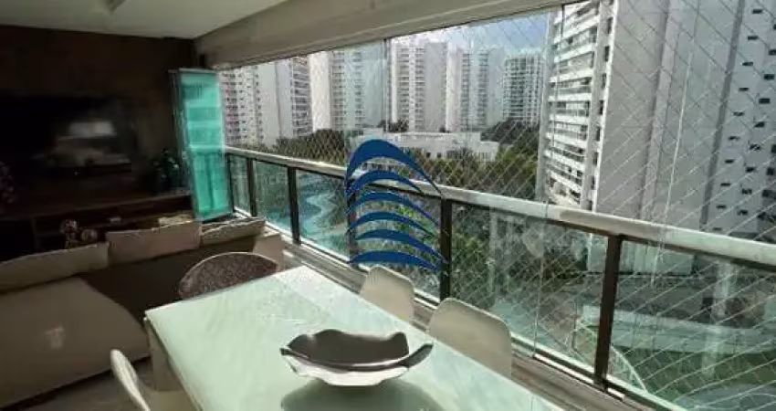 Apartamento a venda no Le Parc Residential Resort com 3 suítes, sala ampliada, 165m2, reformado, andar alto, vista clube,