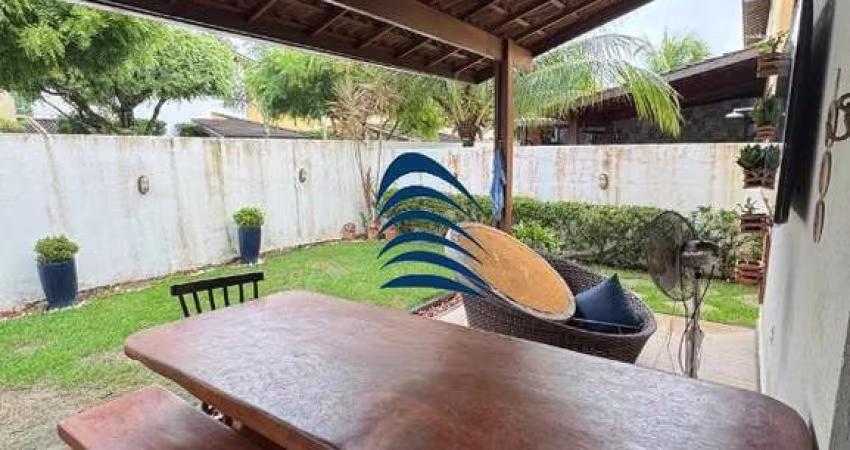 A casa em condomínio na Avenida Luiz Tarquínio, em Vilas do Atlântico, Lauro de Freitas