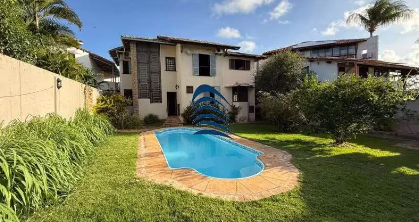 Casa à venda em condomínio  águas de jaguaribe   lindo imóvel, construído com padrão construtivo colonial.  a casa é linda